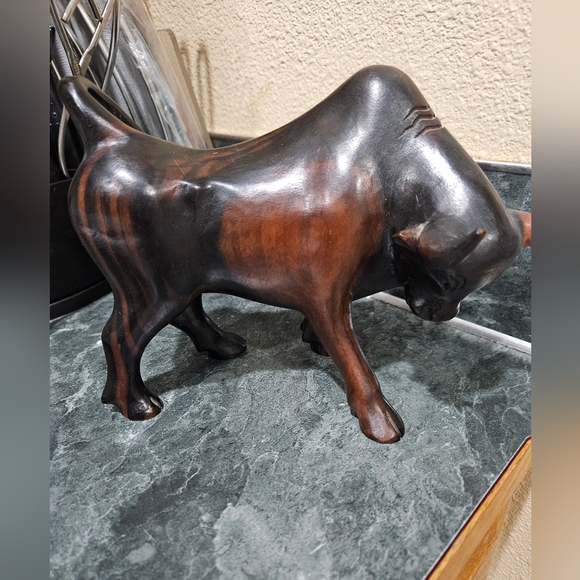 Handcrafted wooden Bull from the Phillipines - Picture 2 of 8
